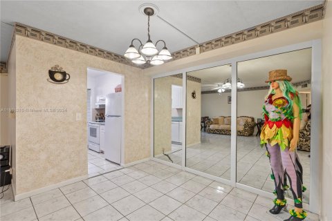 Condo in Tamarac, Florida, 2 bedrooms  № 1017591 - photo 9