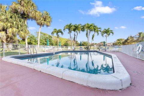 Condo in Tamarac, Florida, 2 bedrooms  № 1017591 - photo 28