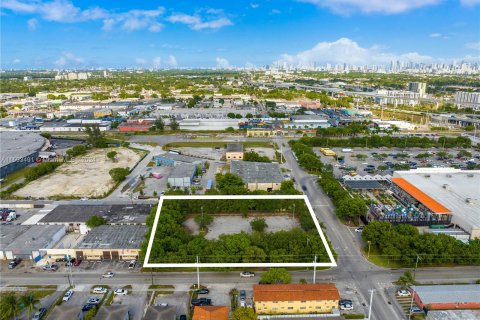 Commercial property in Hialeah, Florida № 1206184 - photo 4