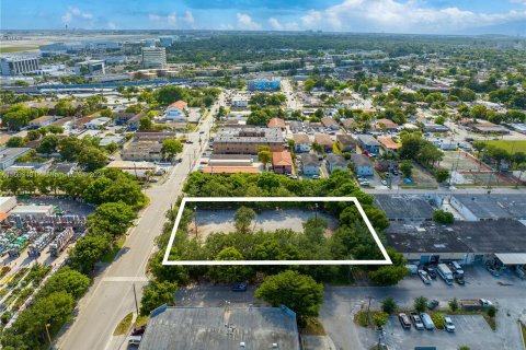 Commercial property in Hialeah, Florida № 1206184 - photo 2