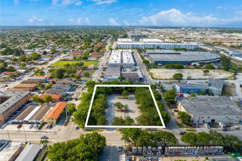 Commercial property in Hialeah, Florida № 1206184 - photo 3