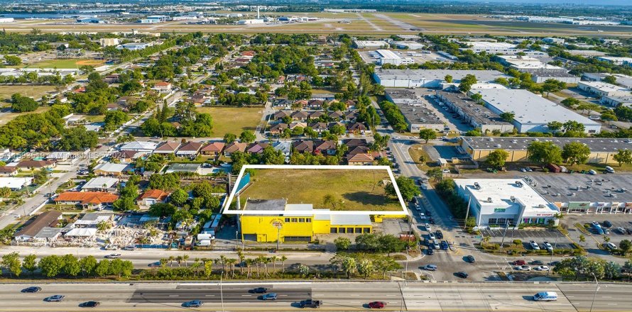 Commercial property in Miami Gardens, Florida № 1206186