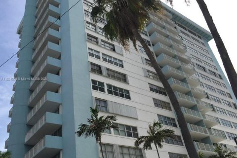 Condo in Miami Beach, Florida, 1 bedroom  № 1037707 - photo 2