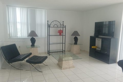 Condo in Miami Beach, Florida, 1 bedroom  № 1037707 - photo 3