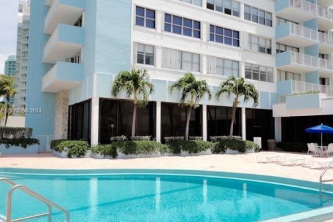 Condo in Miami Beach, Florida, 1 bedroom  № 1037707 - photo 16