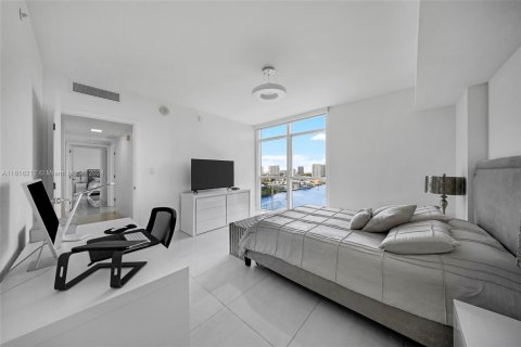 Condo in Sunny Isles Beach, Florida, 3 bedrooms  № 1238247 - photo 21