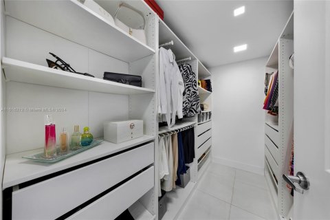 Condo in Sunny Isles Beach, Florida, 3 bedrooms  № 1238247 - photo 22