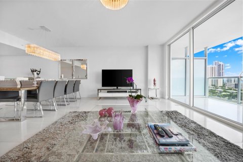 Condo in Sunny Isles Beach, Florida, 3 bedrooms  № 1238247 - photo 10