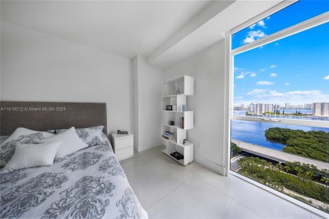 Condo in Sunny Isles Beach, Florida, 3 bedrooms  № 1238247 - photo 30