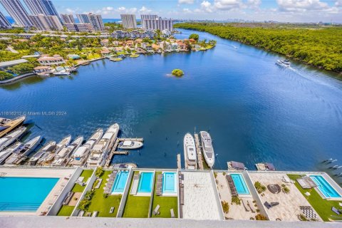 Condo in Sunny Isles Beach, Florida, 3 bedrooms  № 1238247 - photo 1