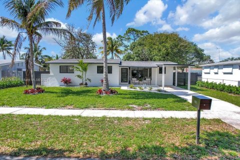 Villa ou maison à vendre à Plantation, Floride: 3 chambres, 128.76 m2 № 1070211 - photo 2