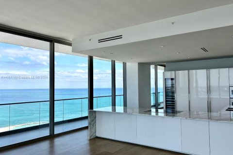 Condominio en venta en Bal Harbour, Florida, 4 dormitorios, 699.93 m2 № 1070174 - foto 9