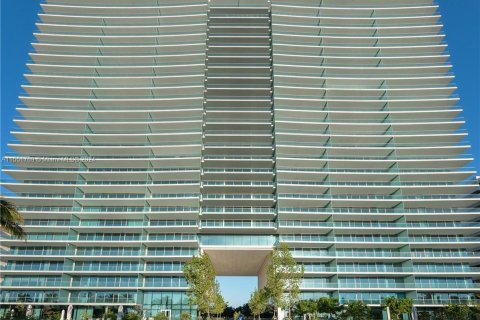 Condominio en venta en Bal Harbour, Florida, 4 dormitorios, 699.93 m2 № 1070174 - foto 2