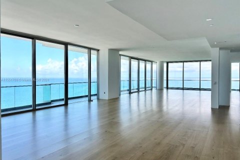Condominio en venta en Bal Harbour, Florida, 4 dormitorios, 699.93 m2 № 1070174 - foto 3