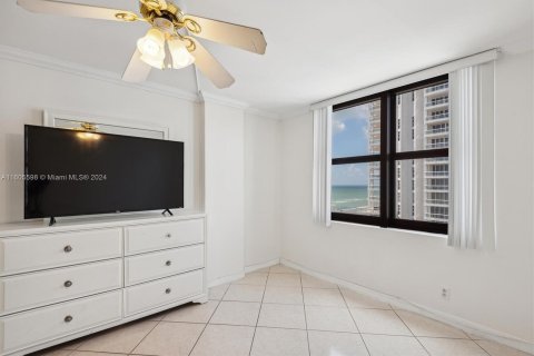 Condo in Miami Beach, Florida, 2 bedrooms  № 1232508 - photo 12