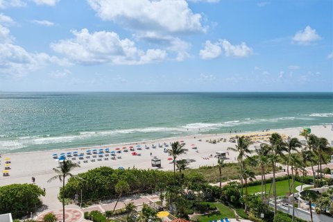 Condo in Miami Beach, Florida, 2 bedrooms  № 1232508 - photo 1