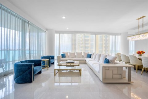 Condominio en venta en Sunny Isles Beach, Florida, 5 dormitorios, 353.31 m2 № 1377592 - foto 25