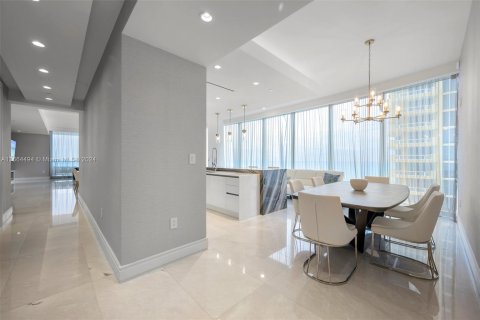 Condominio en venta en Sunny Isles Beach, Florida, 5 dormitorios, 353.31 m2 № 1377592 - foto 26