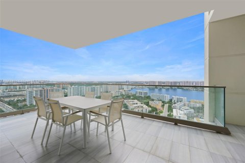 Condo in Sunny Isles Beach, Florida, 5 bedrooms  № 1377592 - photo 14