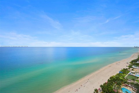 Condo in Sunny Isles Beach, Florida, 5 bedrooms  № 1377592 - photo 16