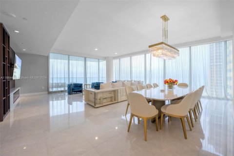 Condominio en venta en Sunny Isles Beach, Florida, 5 dormitorios, 353.31 m2 № 1377592 - foto 24