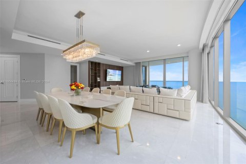 Condominio en venta en Sunny Isles Beach, Florida, 5 dormitorios, 353.31 m2 № 1377592 - foto 23