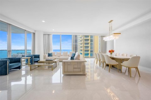 Copropriété à vendre à Sunny Isles Beach, Floride: 5 chambres, 353.31 m2 № 1377592 - photo 1