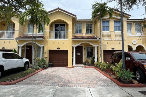 Touwnhouse à vendre à Miami, Floride: 3 chambres, 164.9 m2 № 1377589 - photo 1