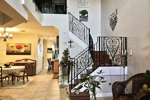 Townhouse in Miami, Florida 3 bedrooms, 164.9 sq.m. № 1377589 - photo 3