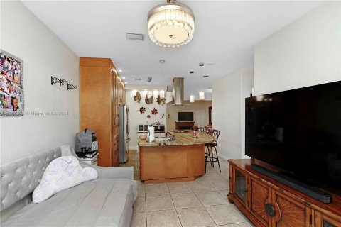 Townhouse in Miami, Florida 3 bedrooms, 164.9 sq.m. № 1377589 - photo 14