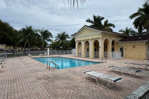 Touwnhouse à vendre à Miami, Floride: 3 chambres, 164.9 m2 № 1377589 - photo 5