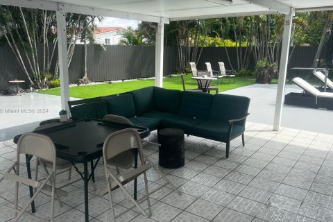 Casa en venta en Hialeah, Florida, 3 dormitorios № 1377587 - foto 10