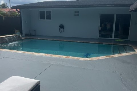 Casa en venta en Hialeah, Florida, 3 dormitorios № 1377587 - foto 14