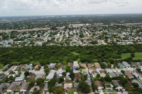 House in Fort Lauderdale, Florida 3 bedrooms, 110.74 sq.m. № 1331692 - photo 6