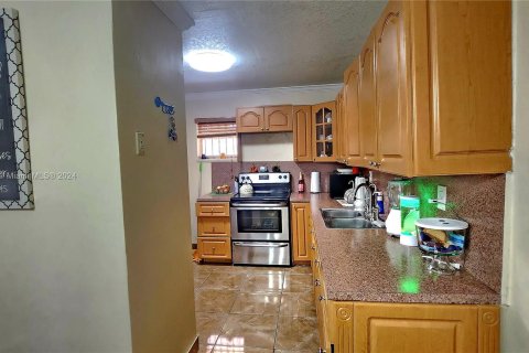 Condo in Hialeah, Florida, 1 bedroom  № 1398324 - photo 5