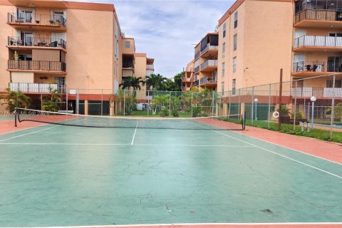 Condo in Hialeah, Florida, 1 bedroom  № 1398324 - photo 20