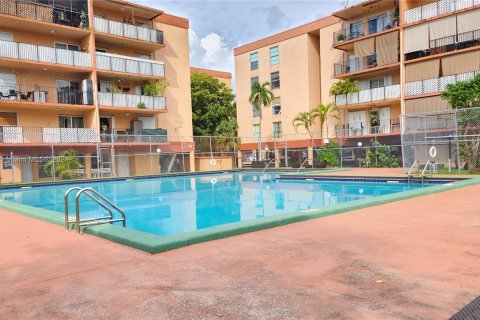 Condo in Hialeah, Florida, 1 bedroom  № 1398324 - photo 19