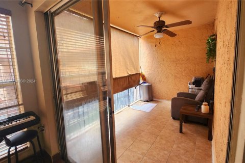 Condo in Hialeah, Florida, 1 bedroom  № 1398324 - photo 12