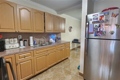 Copropriété à vendre à Hialeah, Floride: 1 chambre, 84.54 m2 № 1398324 - photo 4