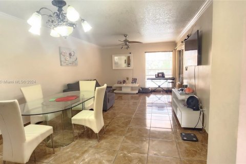 Copropriété à vendre à Hialeah, Floride: 1 chambre, 84.54 m2 № 1398324 - photo 6