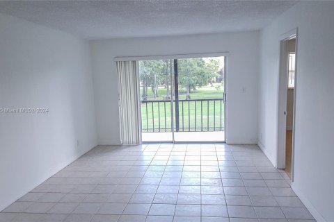 Condominio en venta en Tamarac, Florida, 2 dormitorios, 88.16 m2 № 1372886 - foto 3