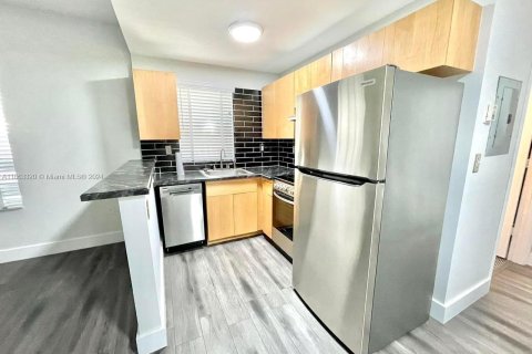 Condominio en venta en Miami Beach, Florida, 1 dormitorio, 49.24 m2 № 1372848 - foto 1