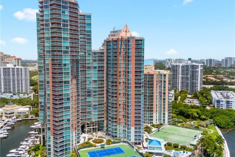 Condo in Aventura, Florida, 3 bedrooms  № 1420241 - photo 24