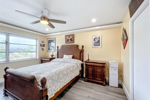 Condo in Hallandale Beach, Florida, 2 bedrooms  № 1023630 - photo 23