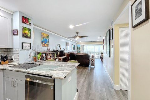 Condominio en venta en Hallandale Beach, Florida, 2 dormitorios, 97.55 m2 № 1023630 - foto 7