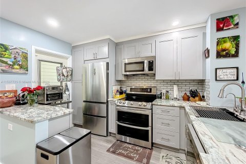 Condominio en venta en Hallandale Beach, Florida, 2 dormitorios, 97.55 m2 № 1023630 - foto 13
