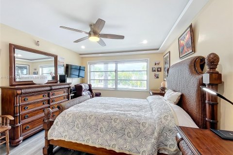 Condo in Hallandale Beach, Florida, 2 bedrooms  № 1023630 - photo 24