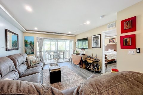 Condominio en venta en Hallandale Beach, Florida, 2 dormitorios, 97.55 m2 № 1023630 - foto 1