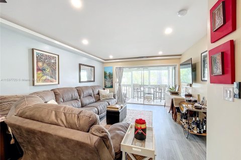 Condominio en venta en Hallandale Beach, Florida, 2 dormitorios, 97.55 m2 № 1023630 - foto 2