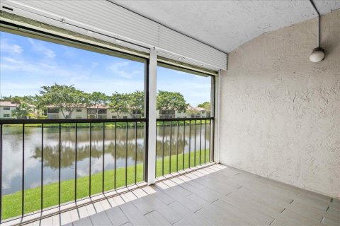 Copropriété à vendre à Boca Raton, Floride: 2 chambres, 112.97 m2 № 1024392 - photo 12